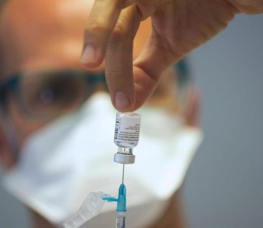 Experto de los CDC: "Los latinos no son discriminados en la vacunación" vacuna