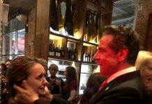 Tercera mujer acusa al gobernador Cuomo de acoso