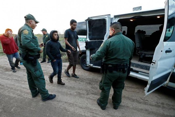 Agentes de EEUU detienen a 402 indocumentados inmigrantes