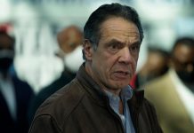 Una de las supuestas víctimas de Cuomo dice que la manoseó "agresivamente" Andrew Cuomo