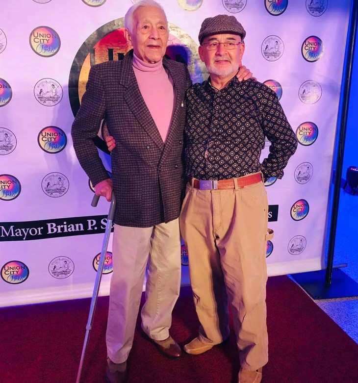 El cronista Rafael Palacios junto al colega y artista Carlos Navedo
