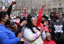 Manifestantes por muerte de Breonna Taylor