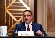 El Senado confirma a un latino como secretario de Educación de Biden Miguel Cardona
