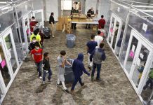 EE.UU. muestra primeros videos de niños migrantes bajo su custodia
