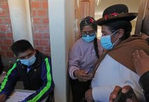 Comicios en Bolivia: Desde ofrendas a la Madre Tierra hasta votar en muletas elecciones en Bolivia