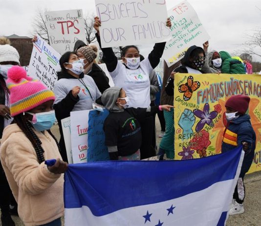 Hondureñas afirman que en su país tratan mal a las mujeres y piden un nuevo TPS a Biden hondureños piden un TPS
