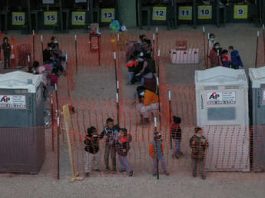 EE.UU. abre un centro para menores inmigrantes para mitigar hacinamiento menores inmigrantes