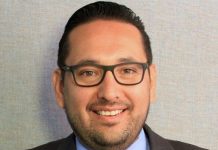 California nombra a profesor latino como superintendente escolar César Morales