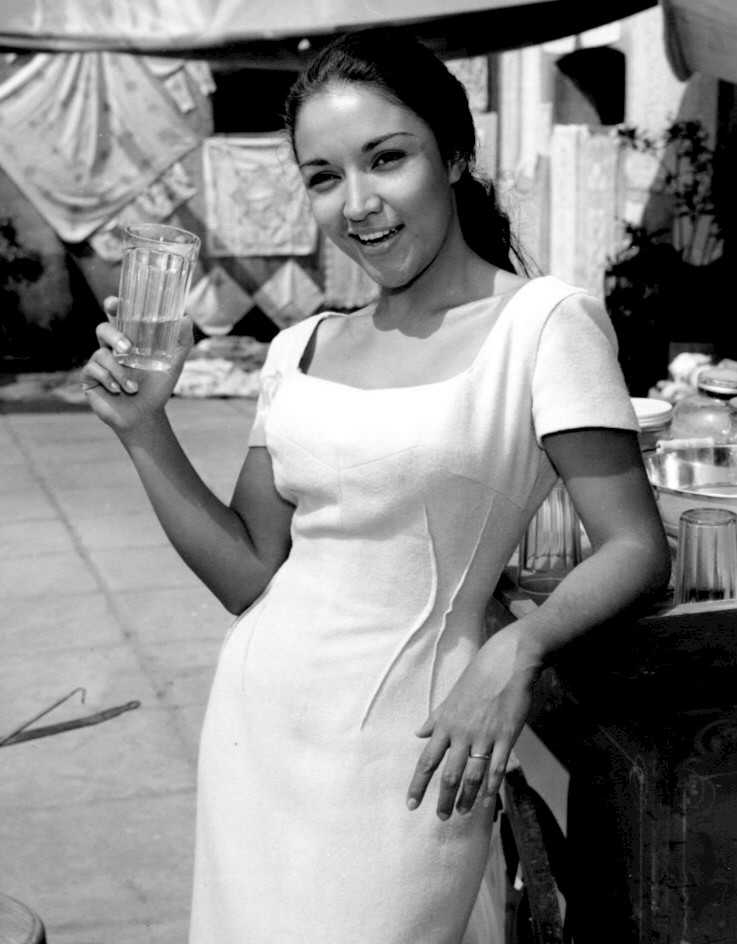  Miriam Colon