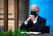 La inmigración y la violencia con armas, las piedras en el zapato de Biden Joe Biden