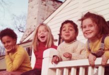 Kathryn Garcia en su infancia, junto a sus hermanos