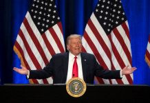 Trump insiste en el "fraude electoral" y arremete contra líder republicano Donald Trump