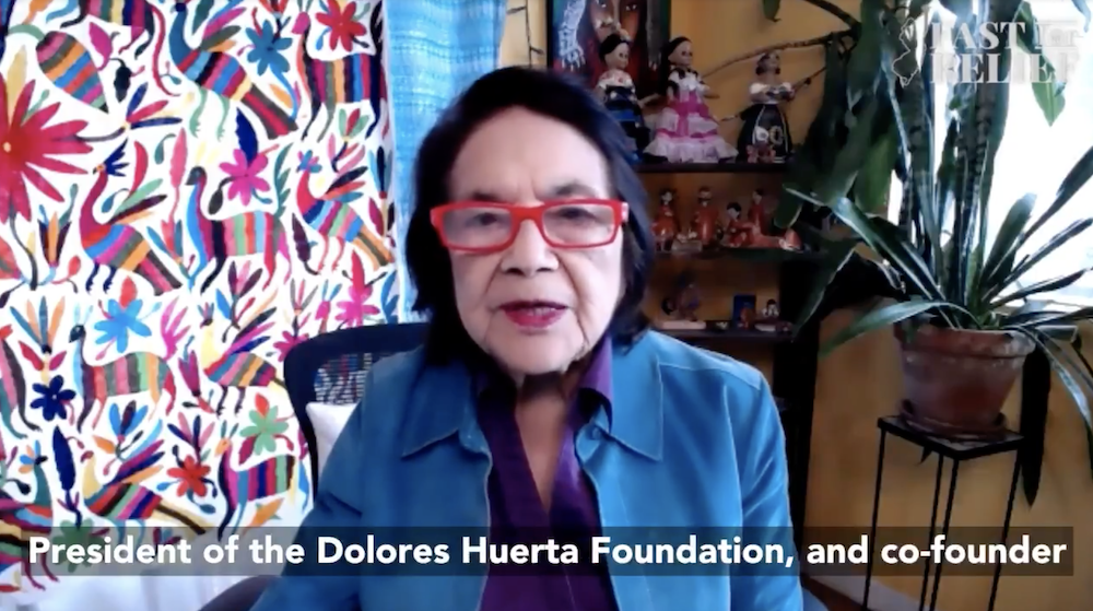 Dolores Huerta dio este martes su apoyo a un grupo de inmigrantes en huelga de hambre en Nueva Jersey.