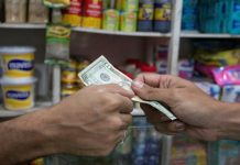 Una tercera parte de los latinos encuentran difícil llegar a fin de mes economia