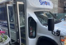 minibuses para vacunación en Nueva York