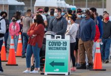 Gran afluencia a centro de vacunación en Miami en primer día sin límite vacunación en Miami