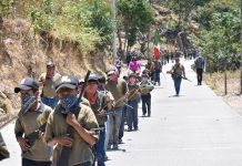 Integran a 30 niños de entre 6 y 11 años a policía comunitaria en México menores