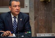 Senadores piden al Gobierno que facilite la vacunación covid-19 a los latinos Alex Padilla