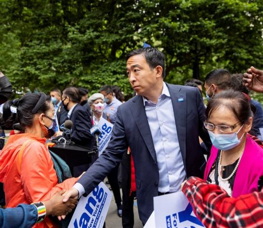 La carrera por la alcaldía de Nueva York se intensifica a un mes de primarias Andrew Yang