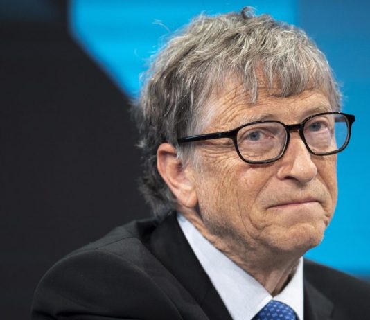 Gates dejó la junta de Microsoft tras investigación por relación con empleada Bill Gates