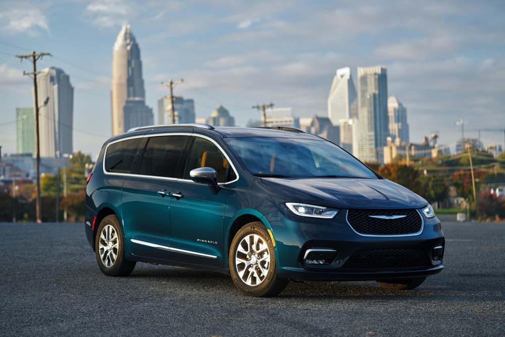 2021 Chrysler Pacifica Pinnacle Hybrid, shown in Fathom Blue. Fa Chrysler Pacifica