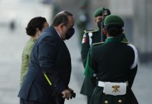 Presidente de Guatemala llega al Palacio Nacional de México para reunión