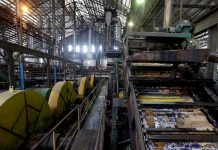 Demandan a azucarera de cubanos en EE.UU. por exportación de Cuba a Reino Unido fábrica de azúcar