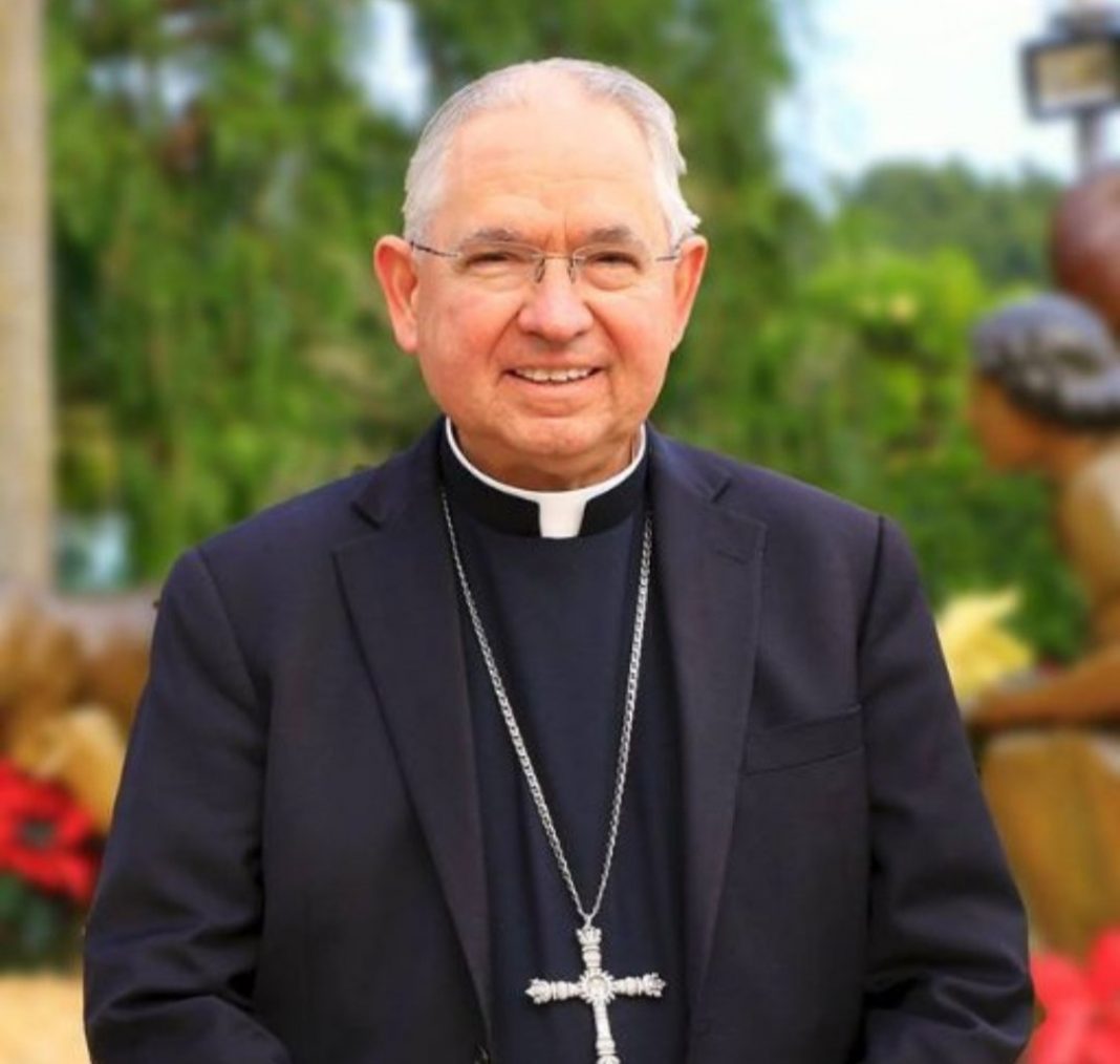 monseñor José Gómez