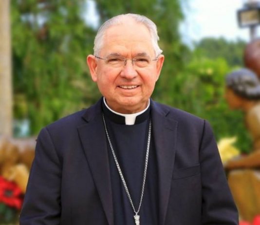 monseñor José Gómez
