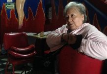 Documental "La Mami" quita el estigma de las mujeres del cabaré Barba Azul señora Olga La Mami