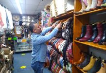 Propietarios de pequeñas empresas hispanas en EE.UU. son optimistas para 2023 zapateria mexicana