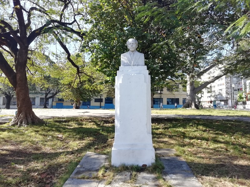 1948-Monumento a Gustavo Sanchez Galarrag a Parque Tulipan, El Cerro, La Habana