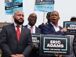 Eric Adams recibe respaldo del concejal municipal Rafael Salamanca Jr.
