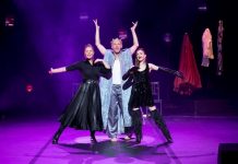 El teatro parisino juzga y condena a Harvey Weinstein El teatro parisino