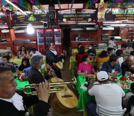 Los mexicanos festejan el Día del Padre entre ansias de normalidad mexicanos