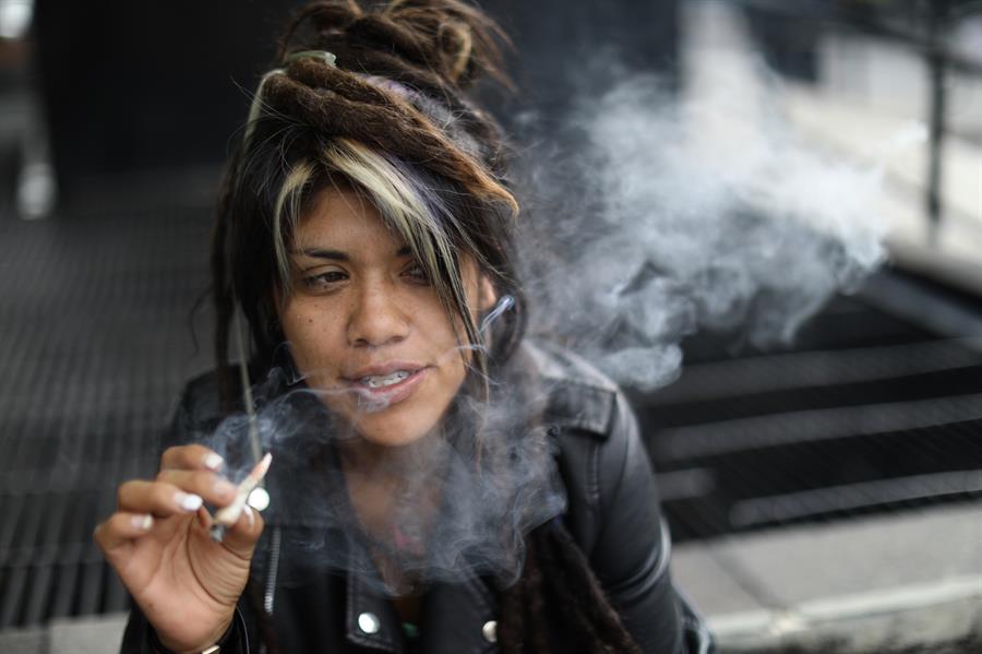 México despenaliza el consumo lúdico de marihuana (2)
