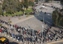 El Chile verdadero filas para vacunarse