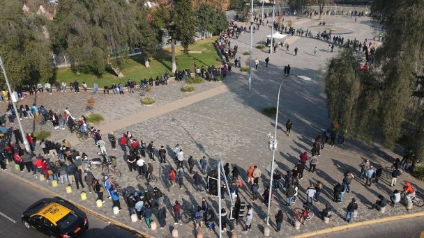 filas para vacunarse filas para vacunarse