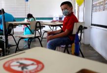 Presentan una ley para reforzar la enseñanza en inglés a niños extranjeros estudiantes