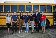 Activistas piden en autobuses eléctricos energía limpia al Congreso