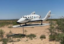 El millonario Branson cumple su sueño y llega al espacio en su propio avión