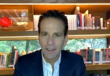 El periodista mexicano Loret comparece ante un juez por caso Cassez-Vallarta