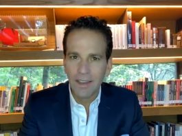 El periodista mexicano Loret comparece ante un juez por caso Cassez-Vallarta