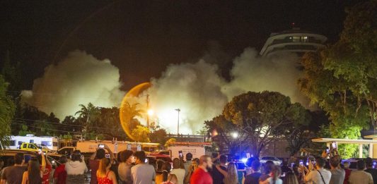 El edificio parcialmente derrumbado fue demolido por completo