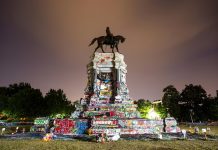 Retirarán estatua que inspiró una violenta marcha supremacista