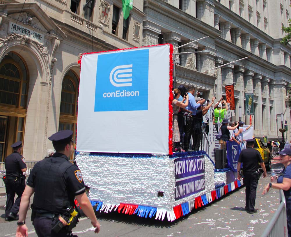 CARRO ALEGORICO DE CONEDISON
