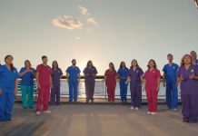 Enfermeros latinos interpretarán el himno de EE.UU. en español el 4 de julio Grupo de enfermeras canyan himno de EE.UU.