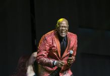 El legendario merenguero dominicano Johnny Ventura falleció este miércoles a los 81 años víctima de un infarto al corazón, según informó su familia a medios de prensa.