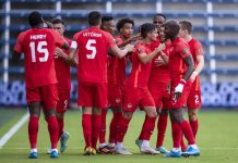 La selección de Canadá clasificac a los cuartos de final.