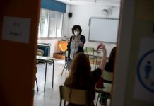Los estudiantes y profesores vacunados en EE.UU. no necesitarán mascarillas